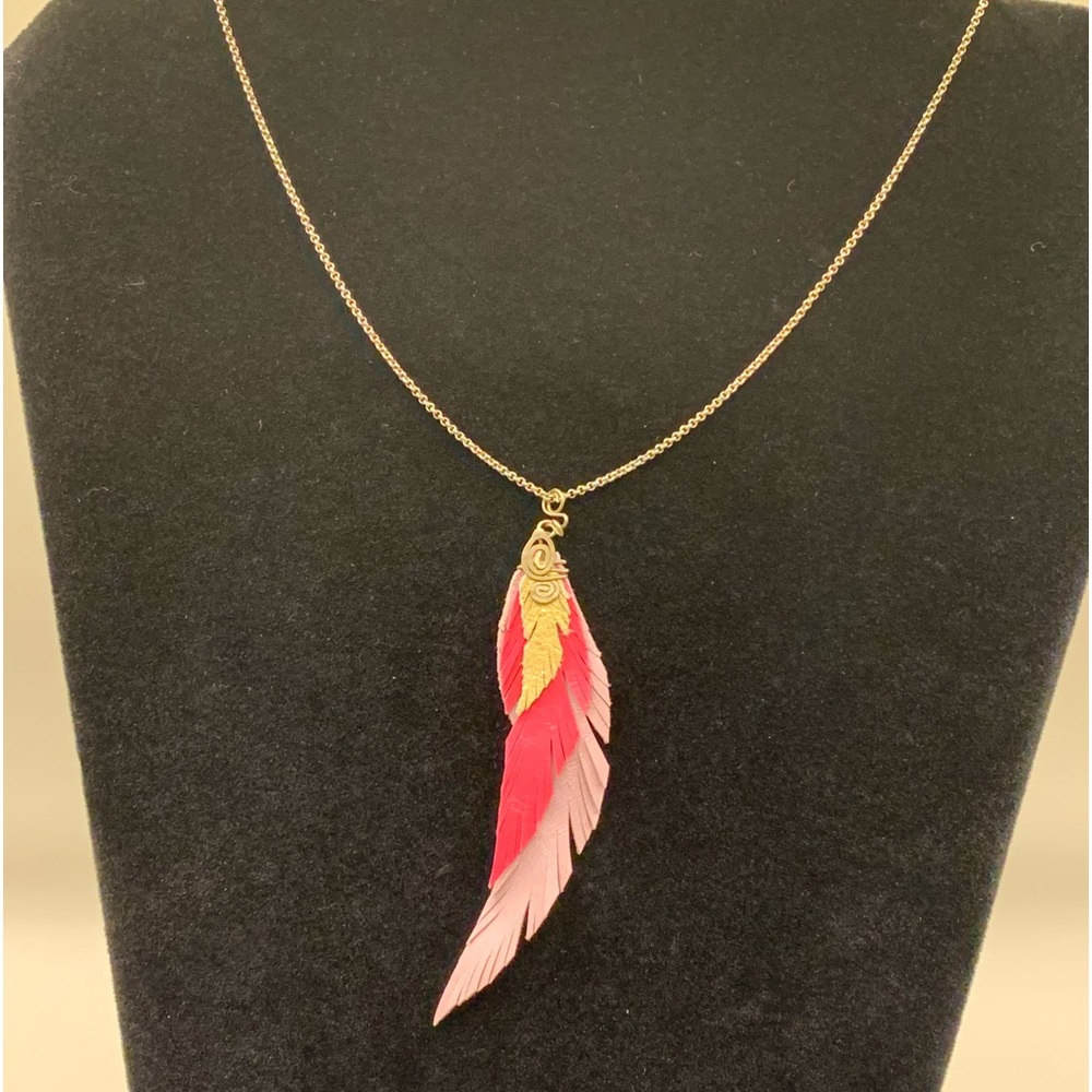 Silver (925) necklace w/pink leather feathers silver swirl detail. Boho/tribal
